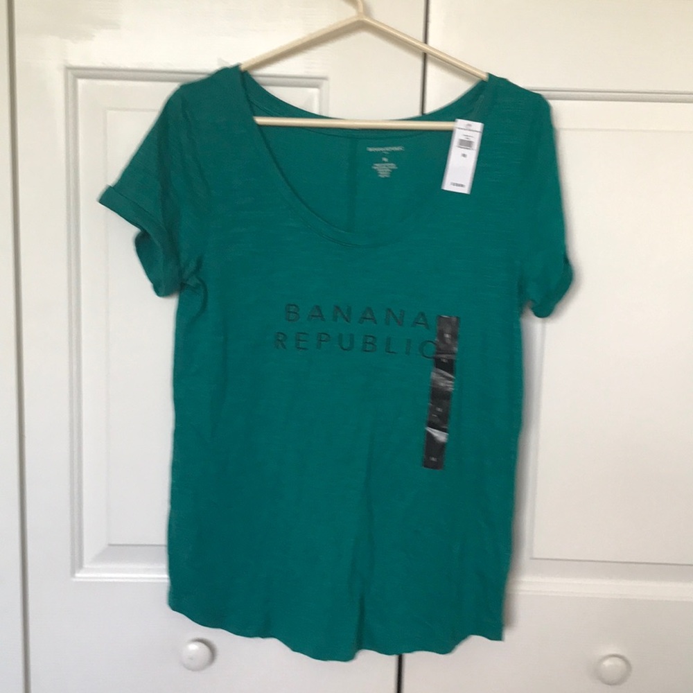 Banana republic tee NWT, Green